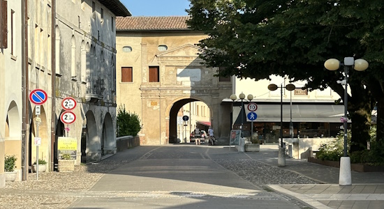 Lavori di manutenzione della pavimentazione in Borgo S. Giovanni