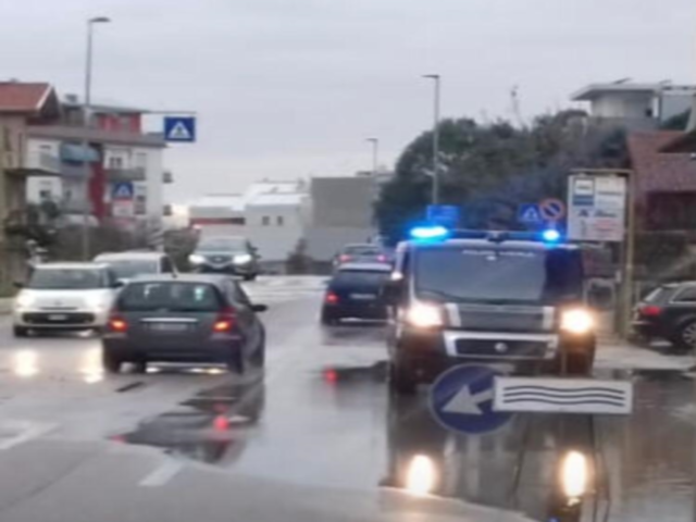 In città tracima il fiume Lemene