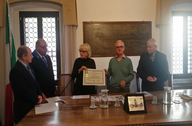 SINDACO_SENATORE_consegna_targa