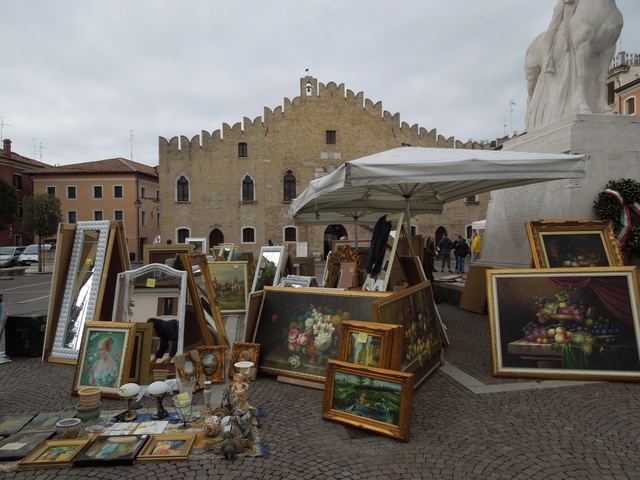 Mercatino dell’antiquariato sabato 15.11 anziché sabato 08.11.2025